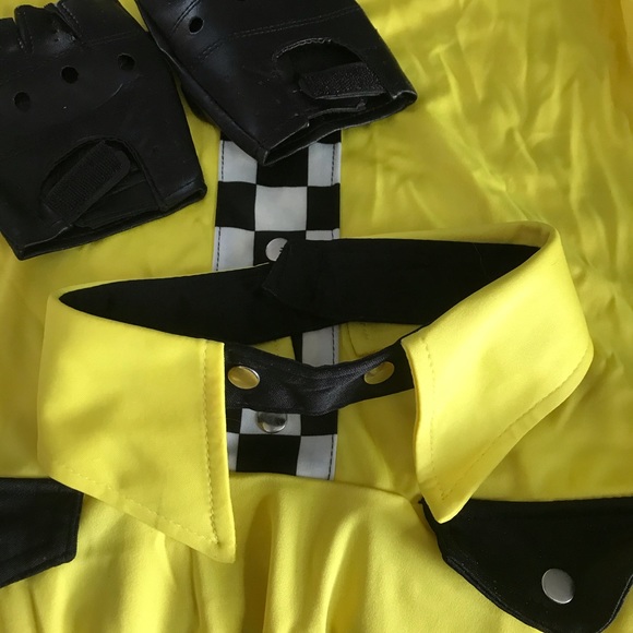 Woman’s Costume - Picture 10 of 12